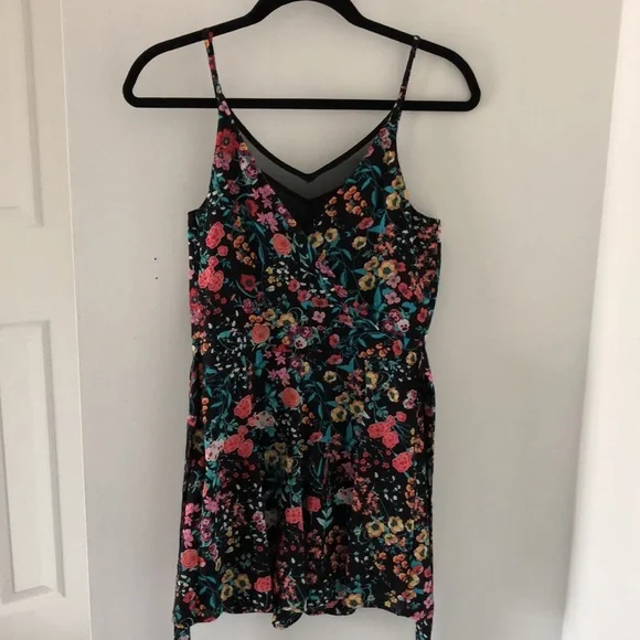 Worn once! - EXPRESS Floral Print Romper - Picture 8 of 11
